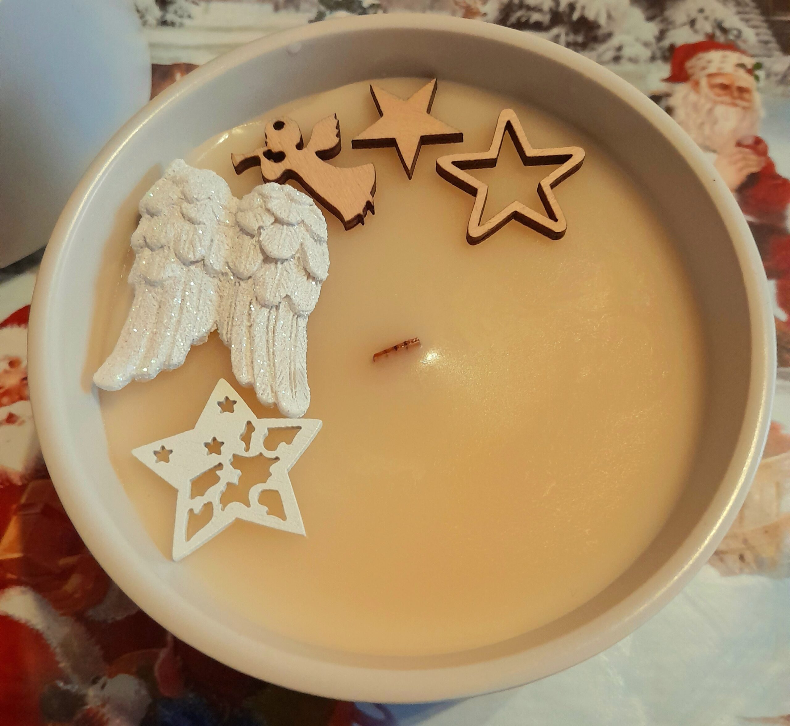 Vánoční minimalistická svíčka s andělmi