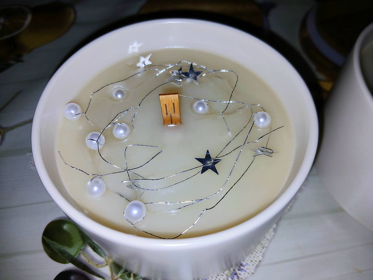 Vánoční svíčka minimalistická s perlamí